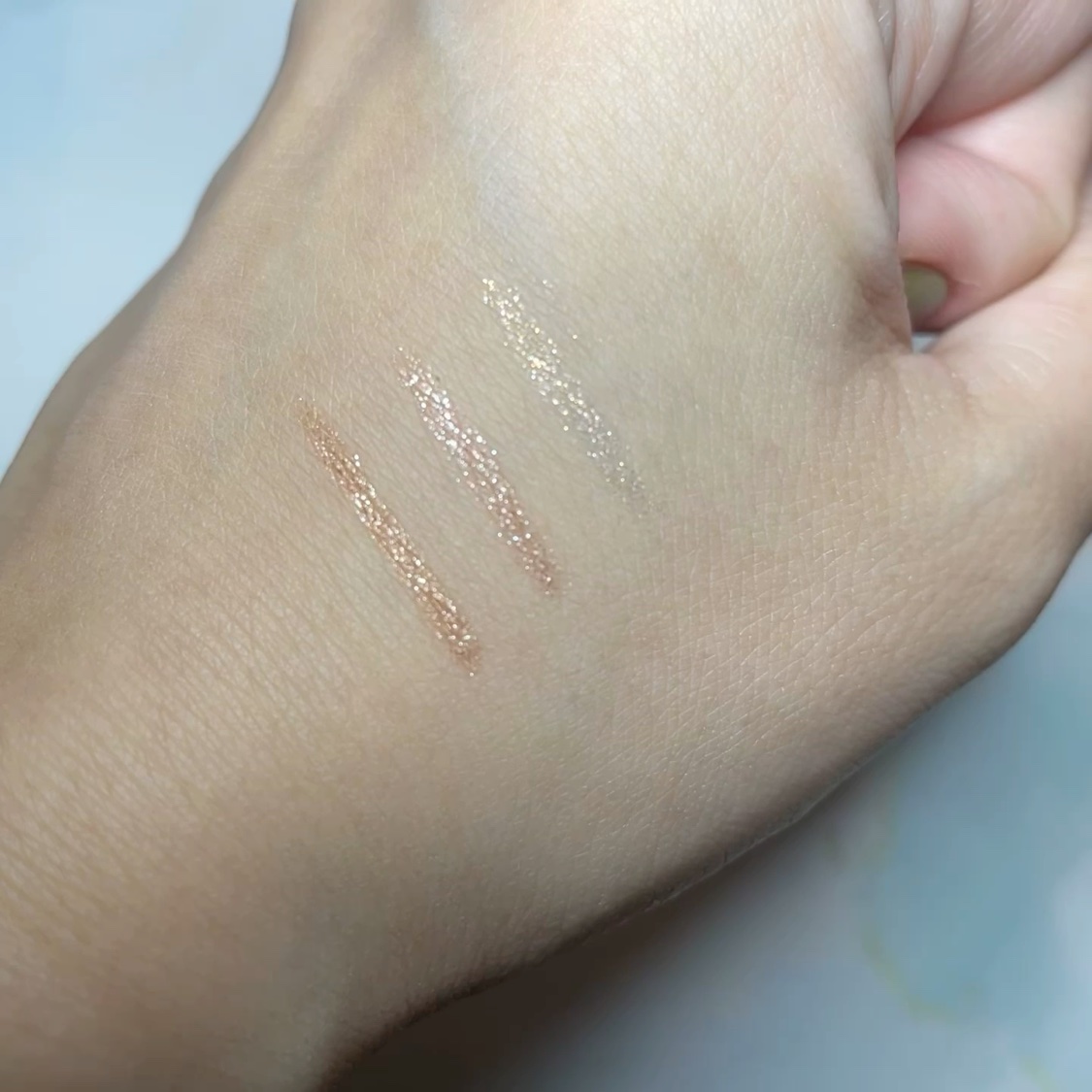 ムードオンアイカラー/BANILA CO/リキッドアイシャドウの動画クチコミ1つ目