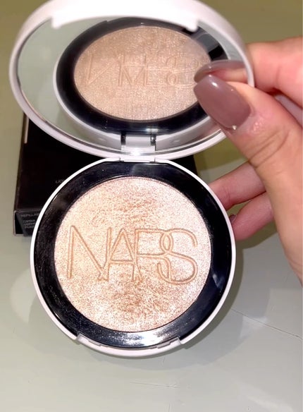 NARS ライトリフレクティング ルミナイジングパウダー/NARS/パウダーハイライトを使ったクチコミ(2枚目)