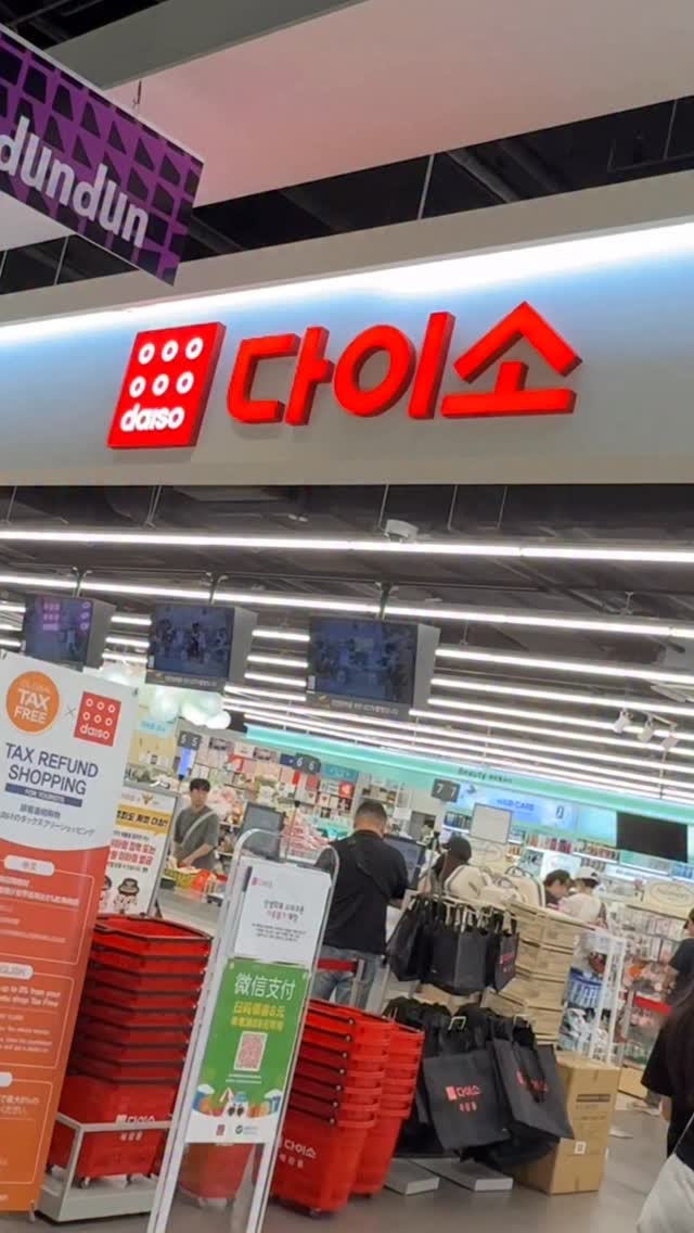 こんばんは、ナラです💯

お待たせしました今日は韓国DAISOリピありアイテム〜！
7月に韓国で撮影してたのにバタバタしてて投稿にするのに時間かかちゃった＞＜

韓国のDAISOってほんと優秀でさ、日本と比にならないくらいスキンケアとかコ