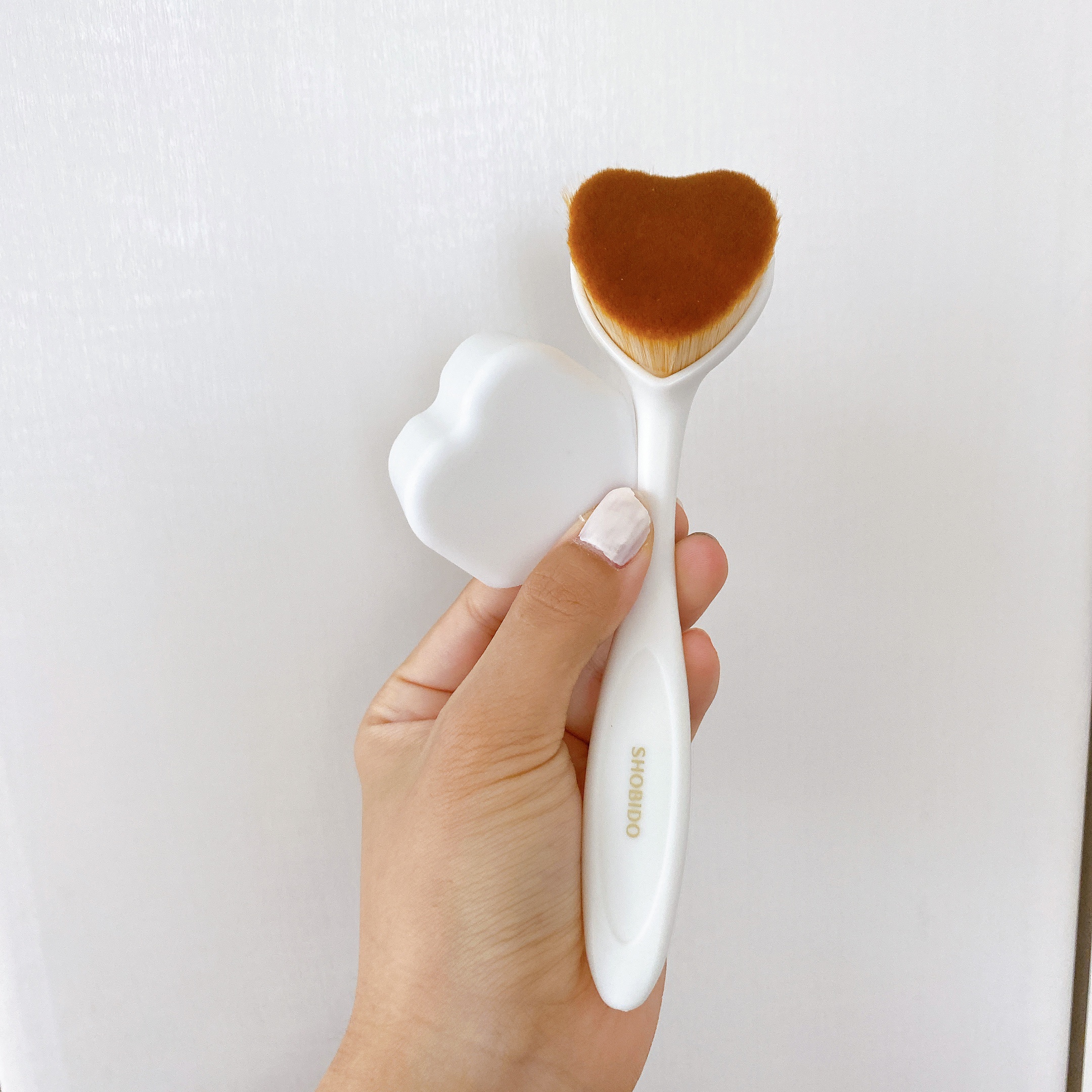 つや肌ファンデブラシ　カーブフィット/SHOBIDO/メイクブラシの動画クチコミ1つ目