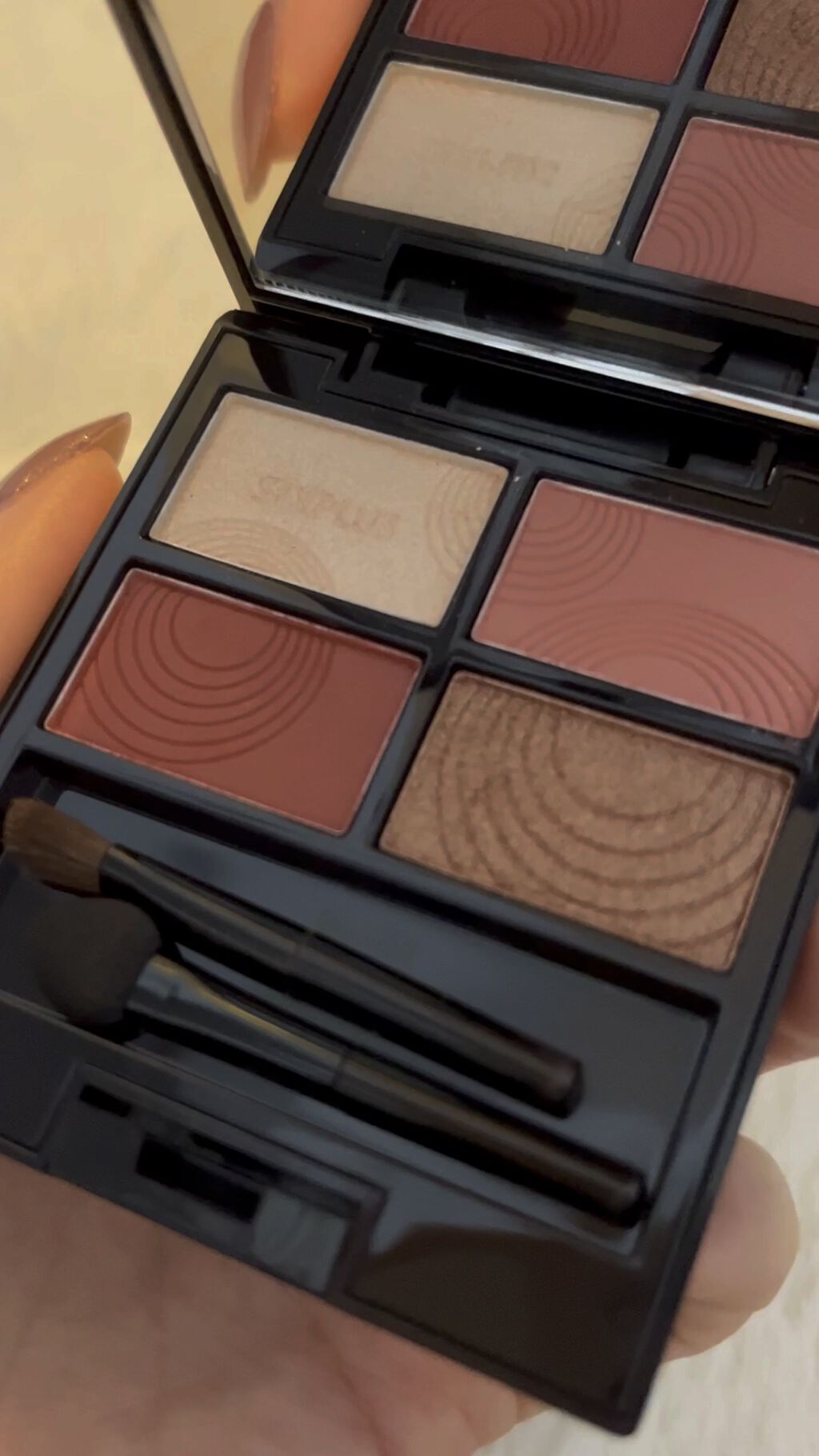 SIXPLUS 4色アイシャドウ/SIXPLUS/アイシャドウパレットの動画クチコミ2つ目