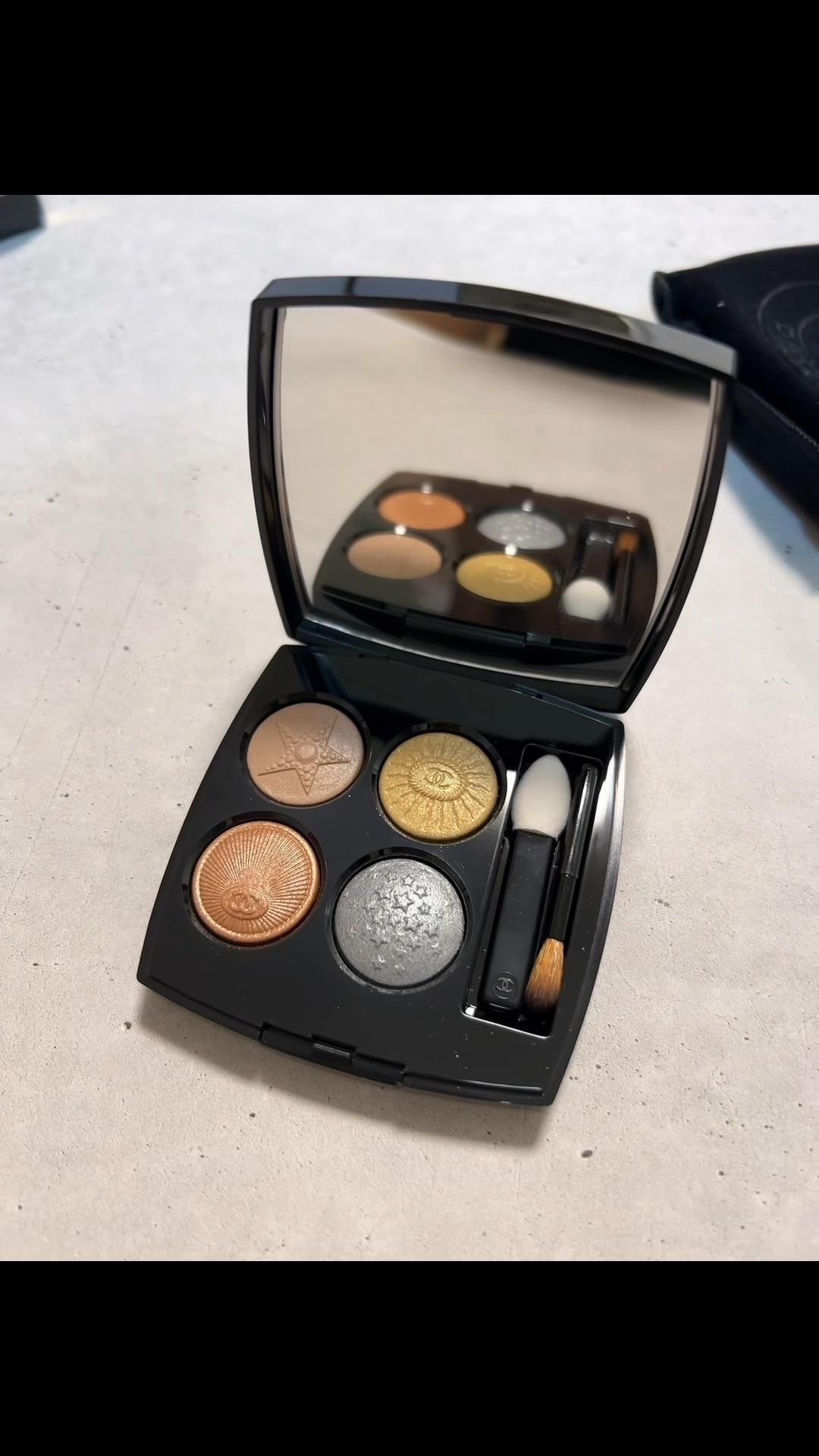 CHANEL レ キャトル オンブル ブトンのクチコミ「CHANEL購入品✨️

リップのついでにアイシャドウとチークも購入しました✨️

タッチアッ.....」（1枚目）