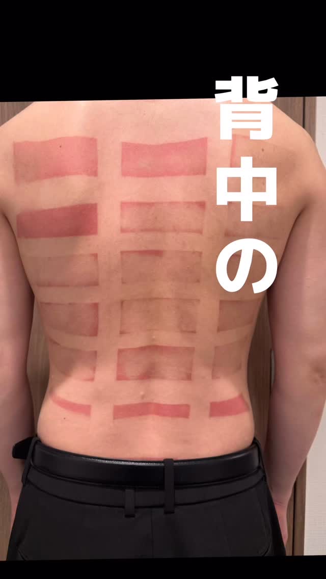 ＼\背中の日焼け止め検証結果発表/／

どの日焼け止めが本当に焼けないのか、約3時間！鳥取砂丘でイケメンと検証してみました✨
腕を焼いたイケメン→ @s_katsuya_ 

今回使った日焼け止めは僕の背中でこの15個！
しもちゃんの腕で2