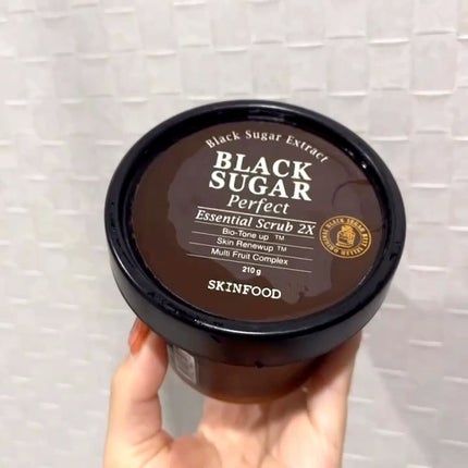 ブラックシュガー パーフェクト エッセンシャル スクラブ2X/SKINFOOD/洗い流すパック・マスクの人気ショート動画