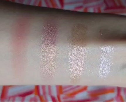 リュクス アイシャドウ クォード グロウ ウィズ ラブ コレクション/BOBBI BROWN/アイシャドウパレットを使ったクチコミ(3枚目)