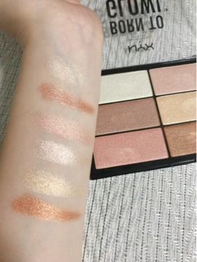 NYX Professional Makeup ボーントゥーグロー ハイライトパレットのクチコミ「NYXのハイライトパレットをようやく！ようやく手に入れました。
前からずっと気になっていて、最.....」（3枚目）