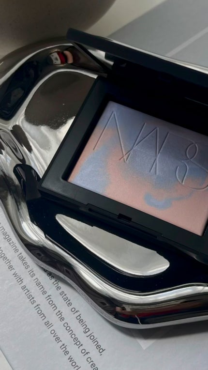 ライトリフレクティング プリズマティックパウダー/NARS/プレストパウダーの人気ショート動画