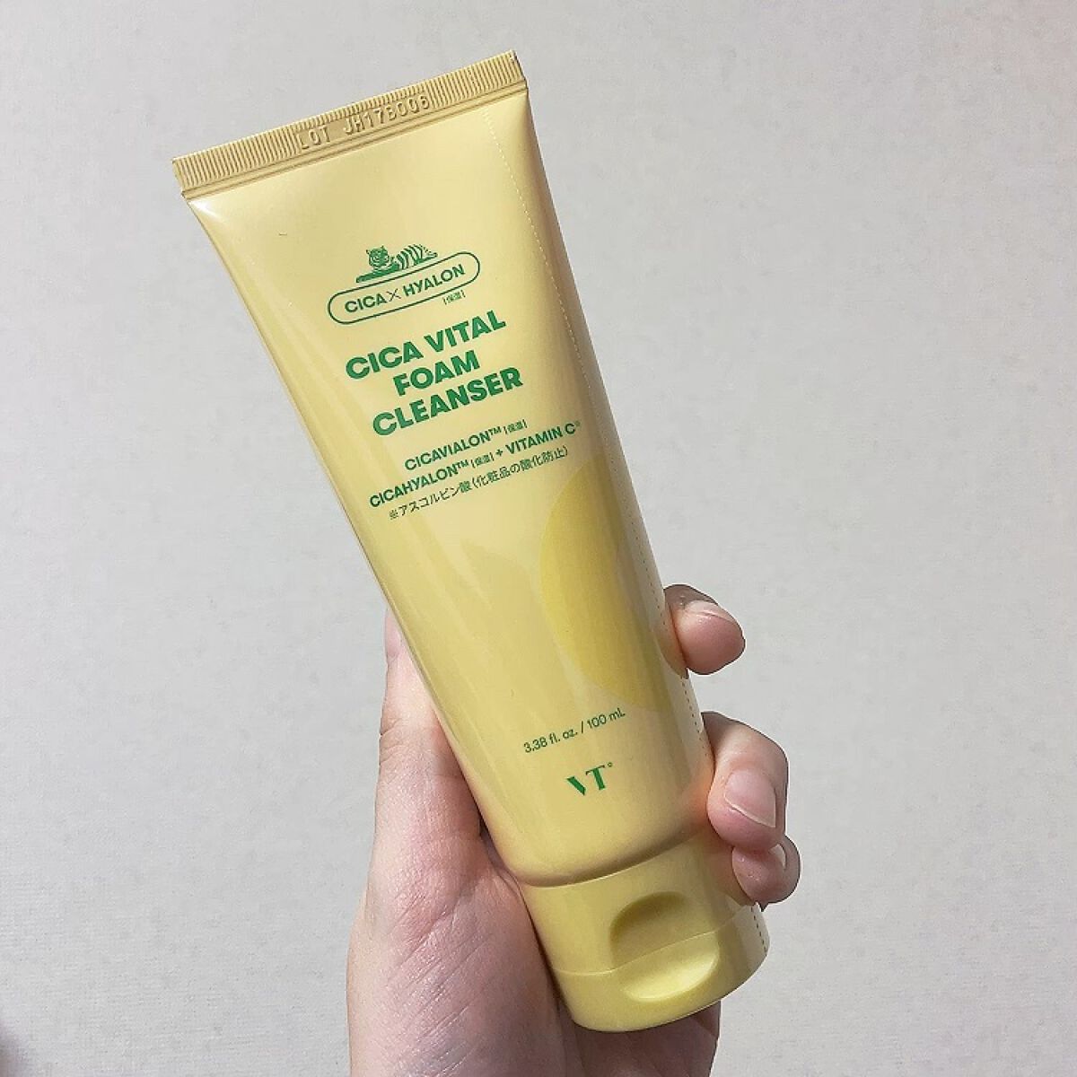 シカバイタル フォームクレンザー/VT/洗顔フォームの動画クチコミ3つ目