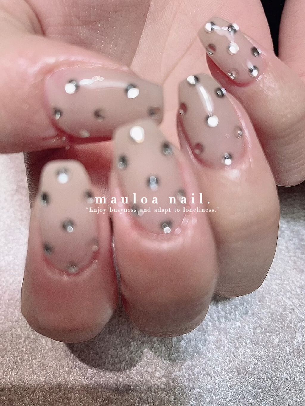 #白ネイル,#ネイル,#アートネイル,#冬ネイル,#ミラーアートネイル,#リングネイル,#成人式ネイル,#ジュエリーネイル,#ミラーネイル,#手書きアートネイル,#ハートネイル,#パーツネイル,#ミラーネイル,#シルバーアクセネイル,#冬ネイル,#天王寺ネイルのネイルデザイン