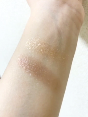 ラプコス ギャラクシーデュアルアイトッピングのクチコミ「ギャラクシーアイトッピングを使ってメイクしました🌌🌟✨キラキラ感がメイク写真だとイマイチ伝わら.....」（2枚目）