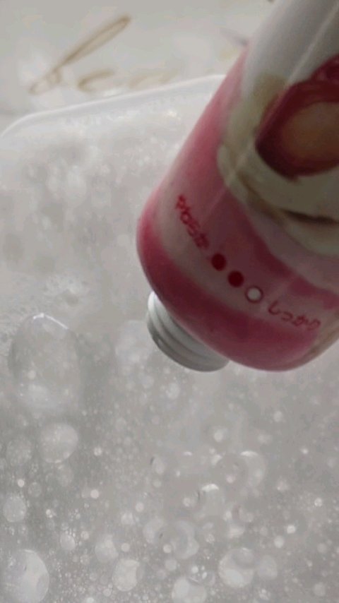 ダヴ ふわとろクリーミースクラブ ザクロ＆シアバター/ダヴ/ボディスクラブを使ったクチコミ（1枚目）