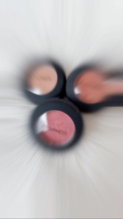 パウダー キス アイシャドウ/M・A・C/単色アイシャドウの人気ショート動画