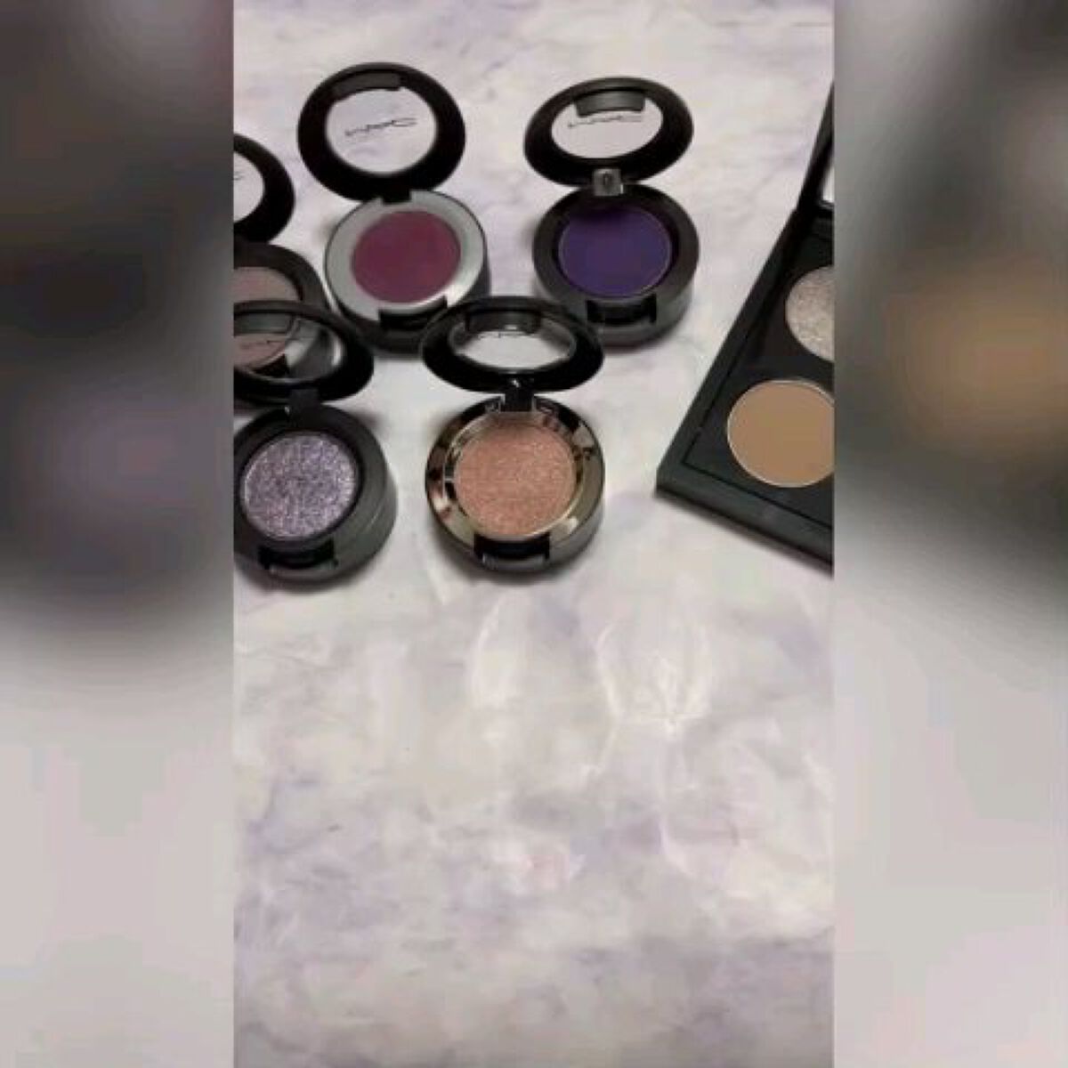 ダズルシャドウ エクストリーム/M・A・C/単色アイシャドウの動画クチコミ5つ目