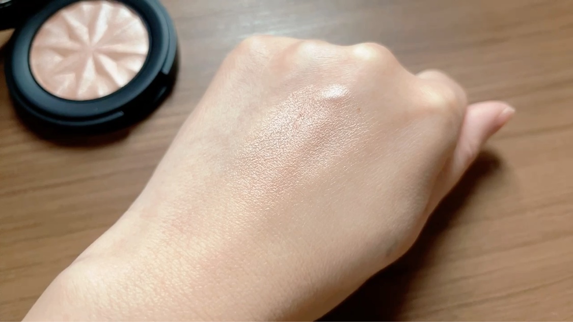 ジェン ヌード ハイライター/bareMinerals/パウダーハイライトの動画クチコミ3つ目