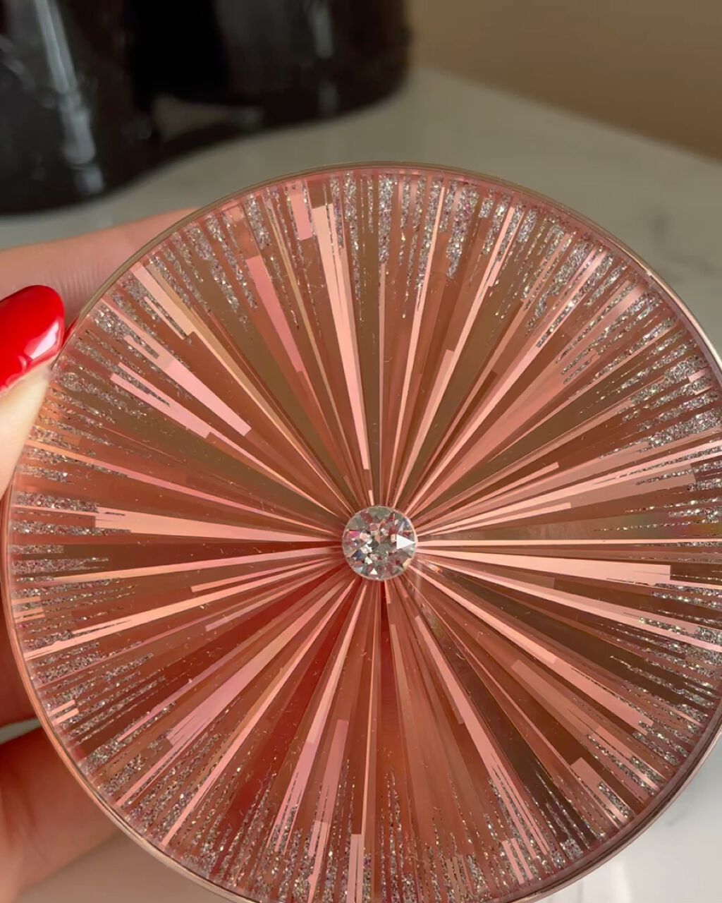 エッセンス カバー パクト 1CARAT CRYSTAL/AGE20’s/クッションファンデーションの動画クチコミ1つ目