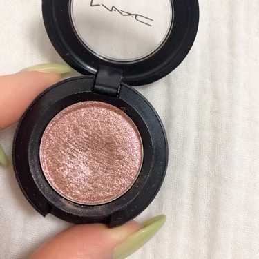 ダズルシャドウ/M・A・C/単色アイシャドウを使ったクチコミ(2枚目)