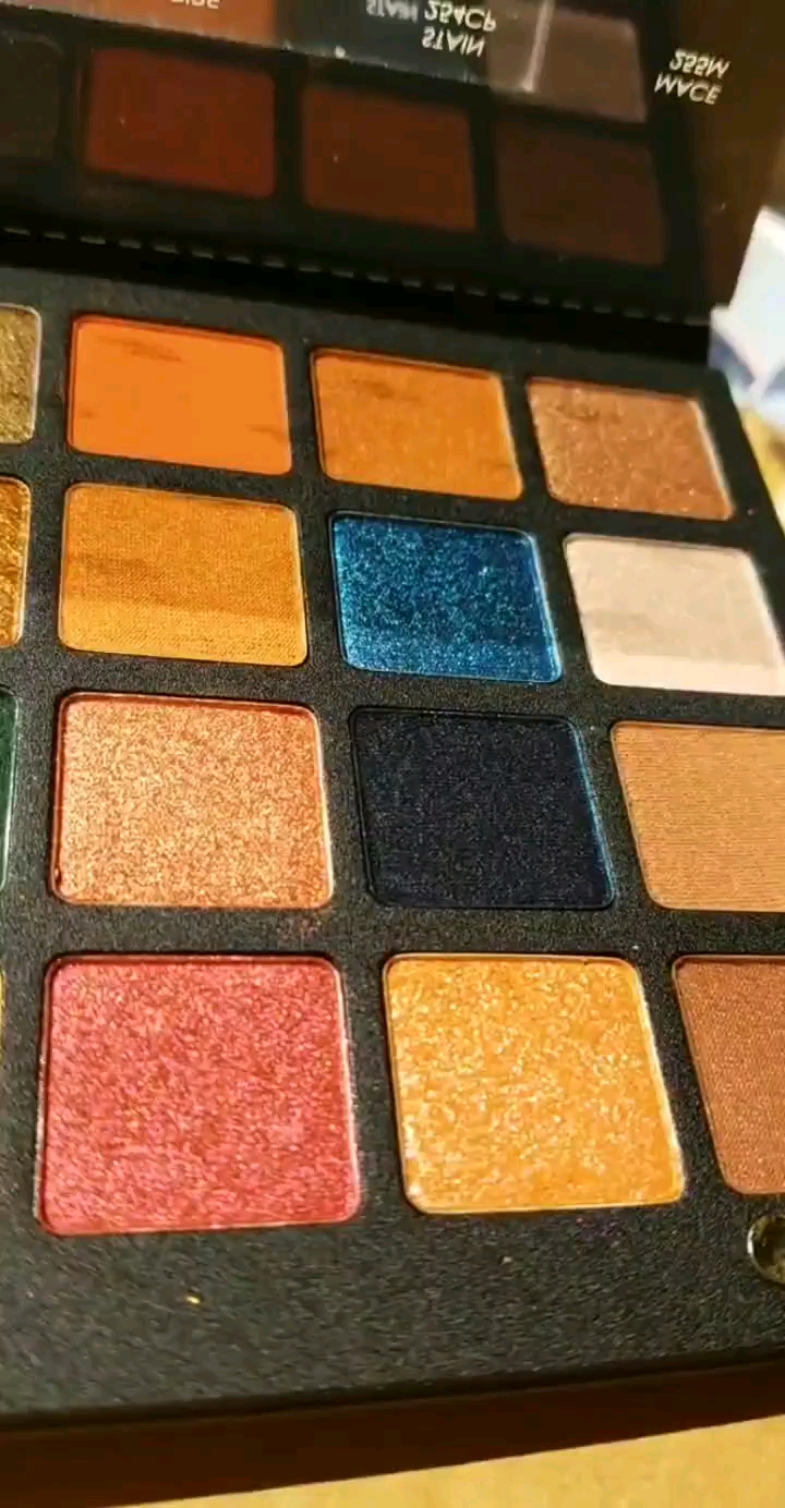 試してみた】 ナターシャ デノナ メトロポリス パレット Natasha