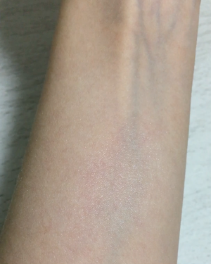 グロウフルールハイライター/キャンメイク/パウダーハイライトを使ったクチコミ（2枚目）