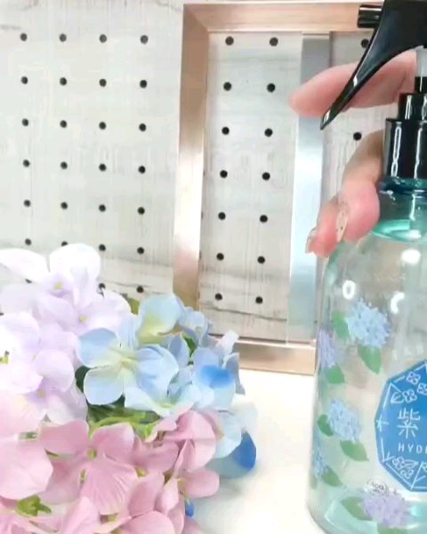 紫陽花ファブリックミスト/ゆるりと/ファブリックミストの動画クチコミ1つ目