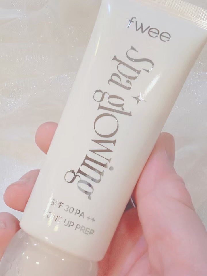 スパグロウUVトーンアップベース/fwee/化粧下地を使ったクチコミ（3枚目）