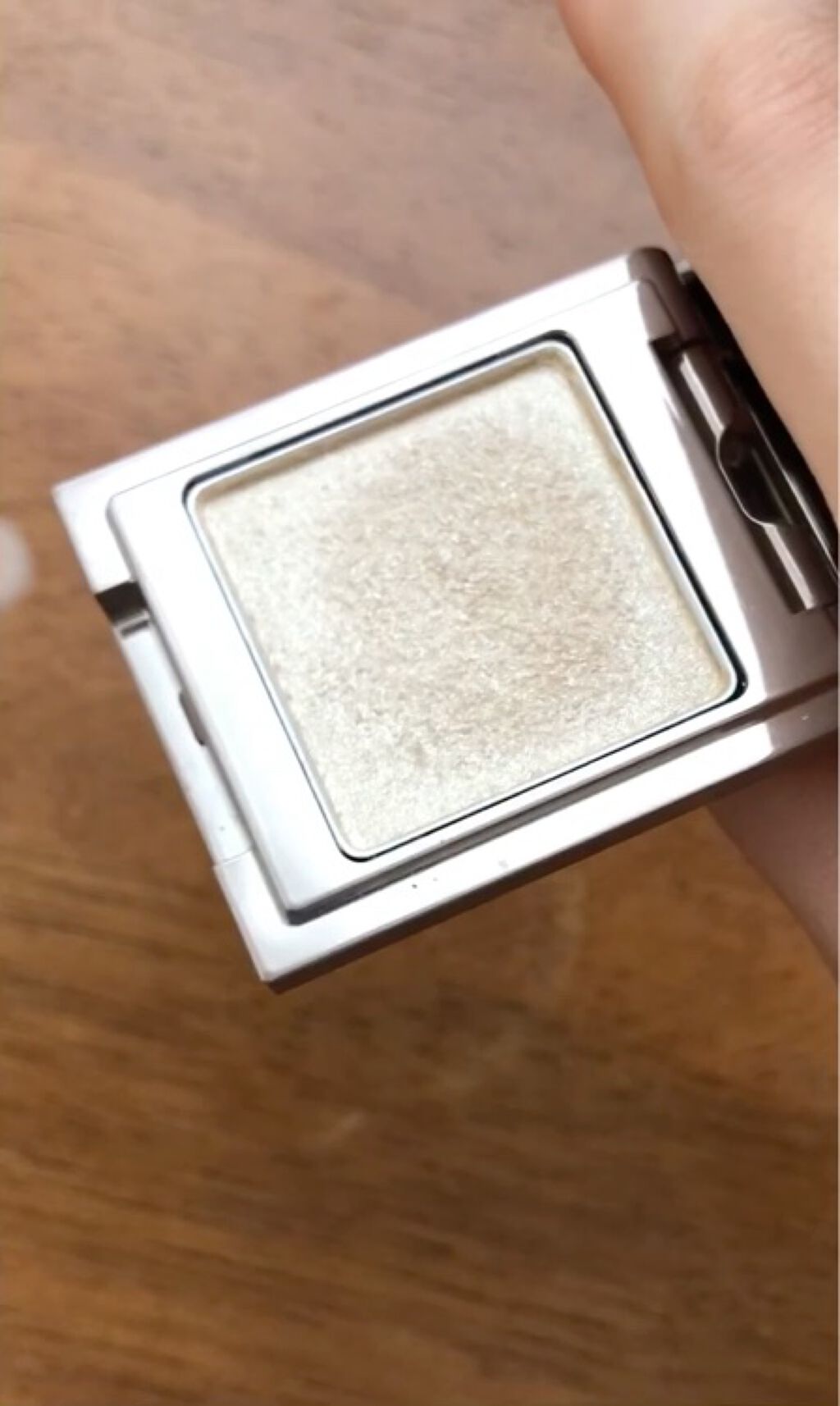 ジュエリーパウダー/LUNASOL/単色アイシャドウの動画クチコミ2つ目