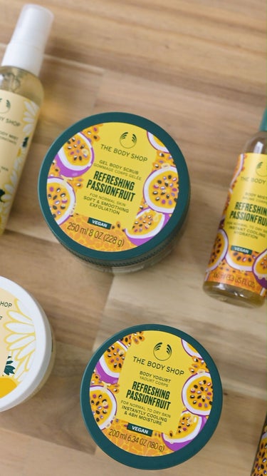 THE BODY SHOP ボディスクラブ リフレッシング パッションフルーツのクチコミ「真夏にぴったりの
サマーボディケアシリーズ🌞🌴

＼クールデイジー&パッションフルーツ／
爽や.....」（1枚目）