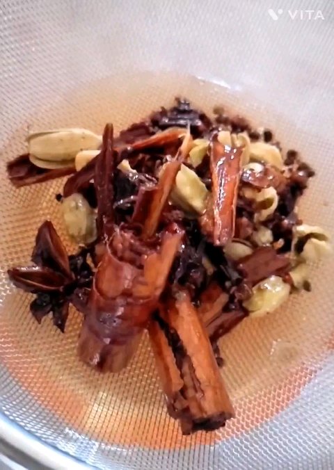 コエタスのモニターキャンペーンを通して、オーガニッククラフトコーラ スパイスセットを、試してみました✨

＼有機JAS認証のスパイスを丸ごと煮込むだけ🫶／

有機JAS認証には、種まき前の2年以内に禁止された農薬や化学肥料を使用していない