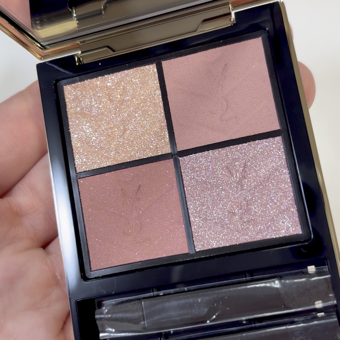 クチュール ミニ クラッチ/YVES SAINT LAURENT BEAUTE/アイシャドウパレットの動画クチコミ2つ目