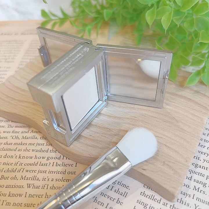 ストロビングフェイスキューブ/TWO SLASH FOUR/ハイライトを使ったクチコミ（2枚目）