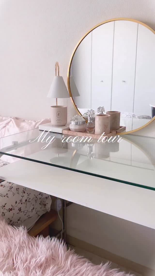 New in🪞❤︎･:*+ 
クリア感が可愛すぎるシンプルなガラスデスク @littlerooms.jp 

TikTokやDMでも質問いただいてありがとうございました☺️

【🎟️クーポンコード】nnnori09
ハイライトのリンクか