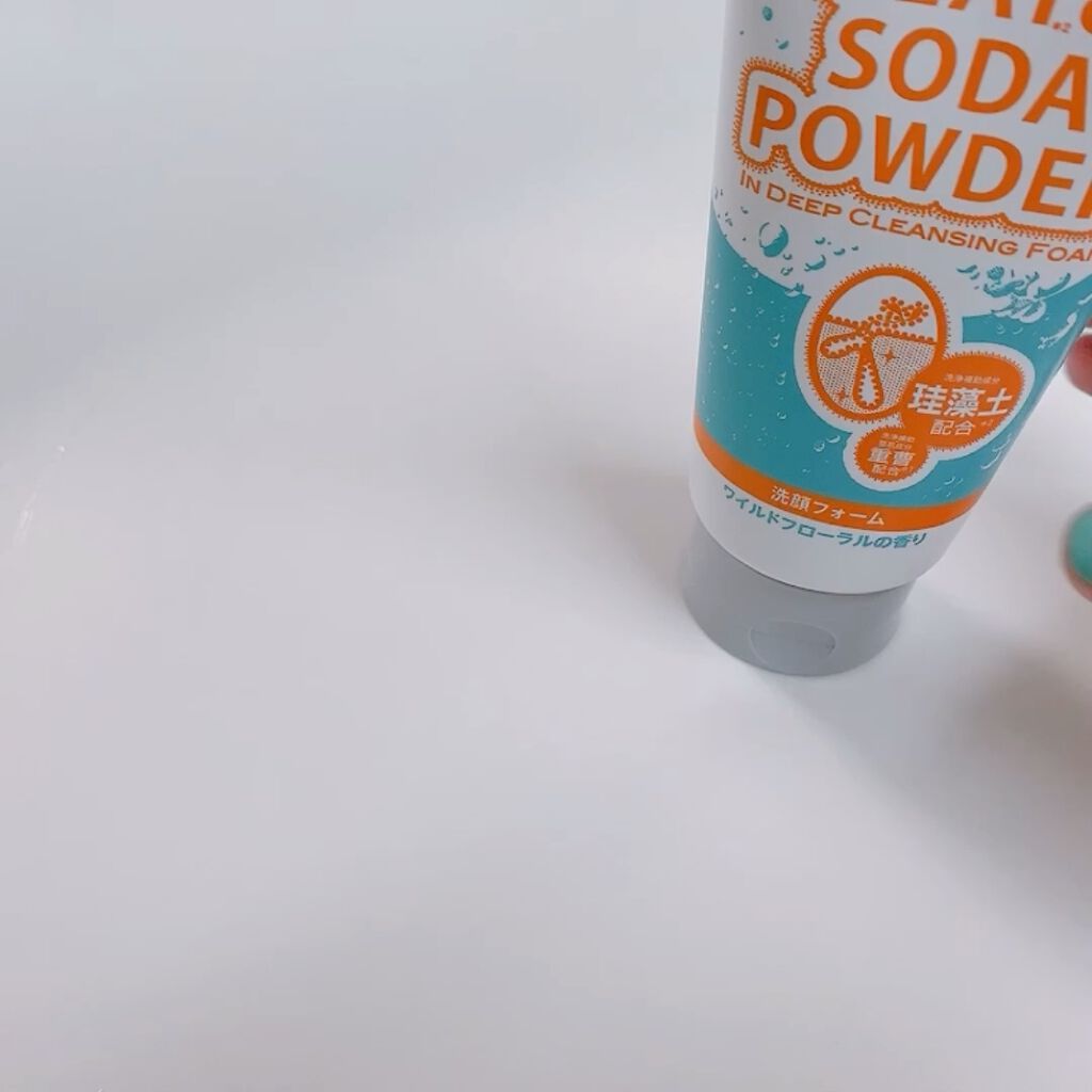 株式会社イヴ クレイ＆ソーダパウダーインディープクレンジングフォームのクチコミ「ポップなパッケージの珪藻土洗顔料🍭

✼••┈┈••✼••┈┈••✼••┈┈••✼••┈┈••.....」（3枚目）