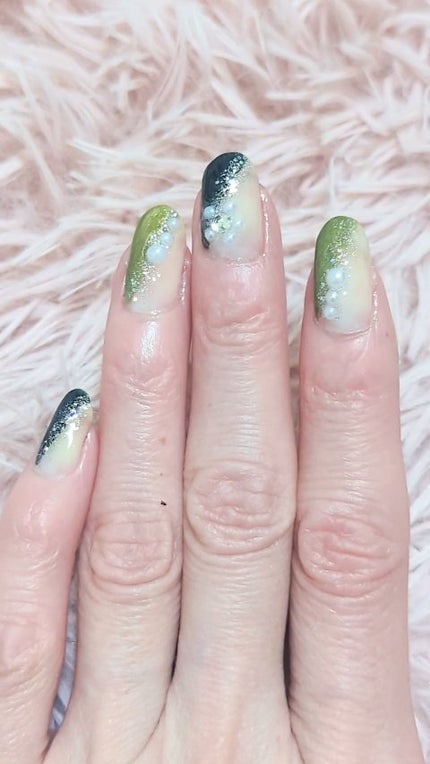 カラフルネイルズ/キャンメイク/マニキュアの人気ショート動画