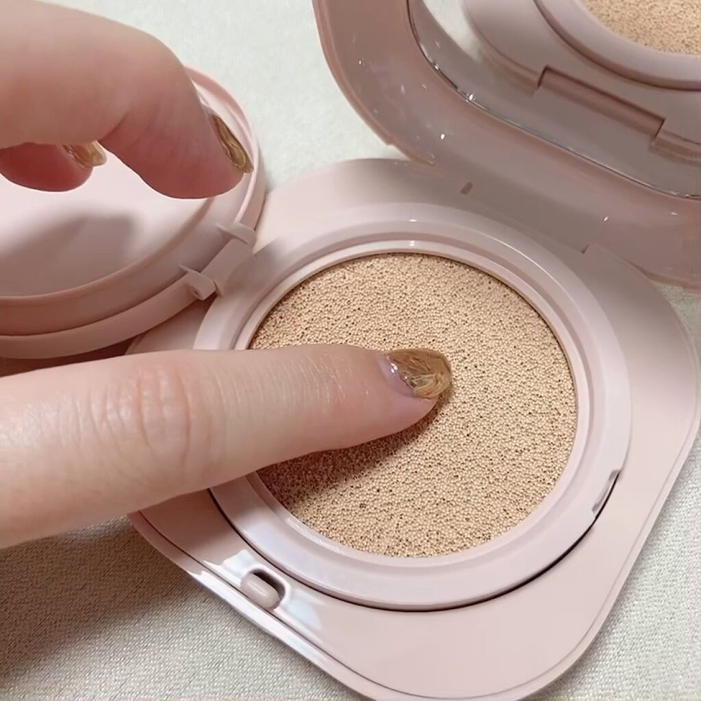 LANEIGE ネオクッション グロウのクチコミ「マスクに付かない？？ツヤたっぷりクッションファンデ🤍
ーーーーーーーーーーーーー
LANEIG.....」（3枚目）