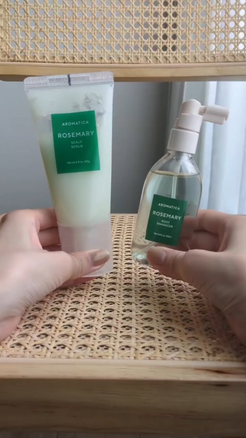 #暑さを乗り切る夏美容

2025.7.30
#ヘアケア #頭皮ケア

@aromatica.jp さんより夏にピッタリのスカルプケアアイテムをギフトしていただきました！ありがとうございます💚

✔ローズマリースカルプスクラブ
昨夏も愛用