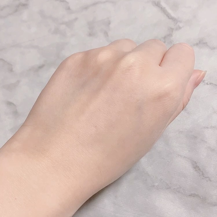 すっぴんパウダーC ホワイトフローラルブーケの香り/クラブ/プレストパウダーの動画クチコミ3つ目