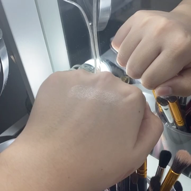 ハイライティングブラッシュパウダー/NARS/プレストパウダーの動画クチコミ3つ目