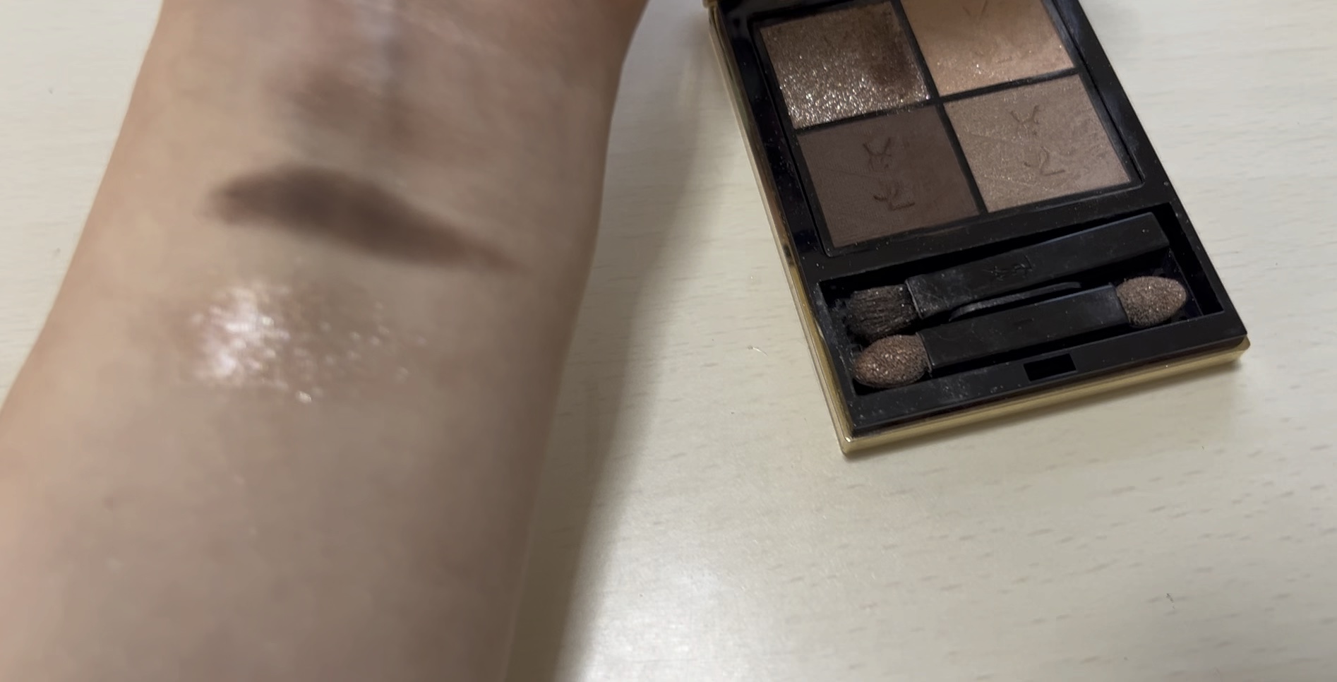 クチュール ミニ クラッチ/YVES SAINT LAURENT BEAUTE/アイシャドウパレットの人気ショート動画