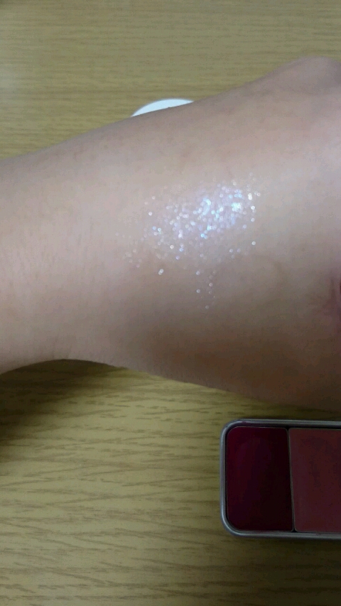 ベイクドハイライター/e.l.f. Cosmetics/パウダーハイライトを使ったクチコミ（3枚目）