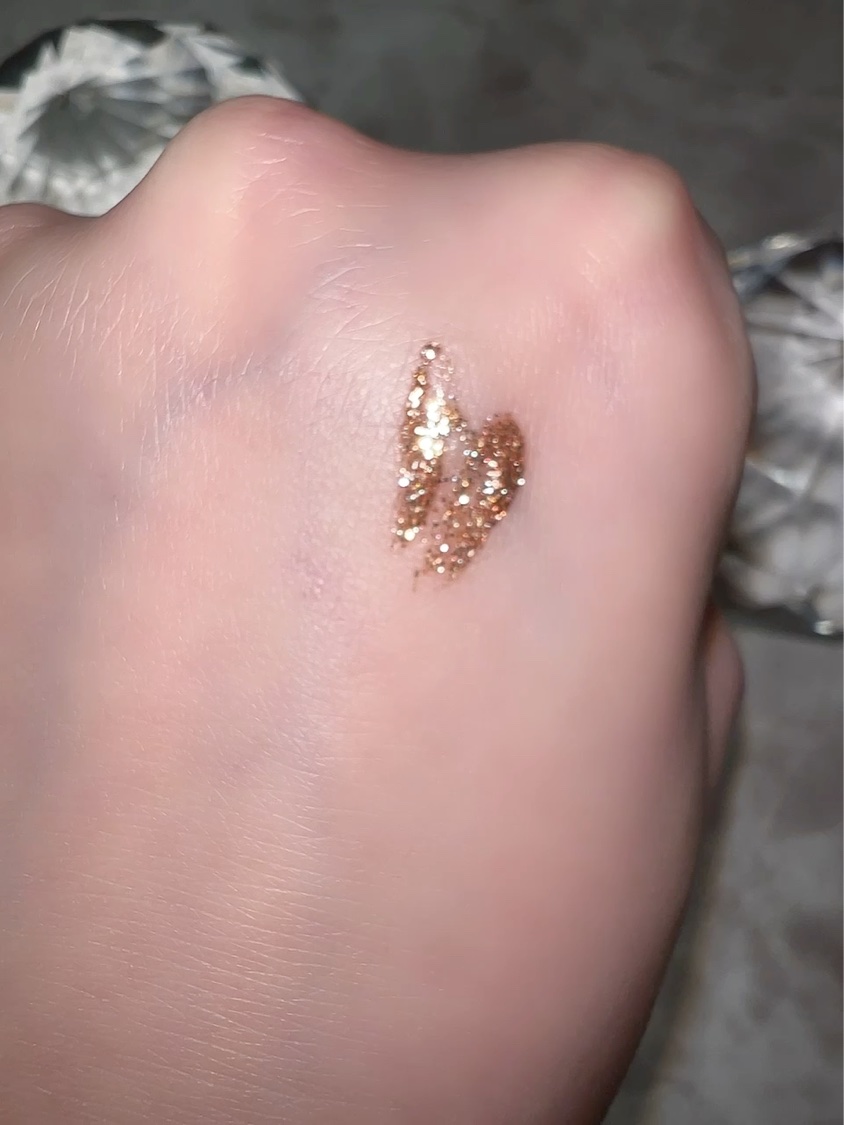 星のようなリキッドグリッターシャドウ/CAPPUVINI/グリッターの動画クチコミ2つ目