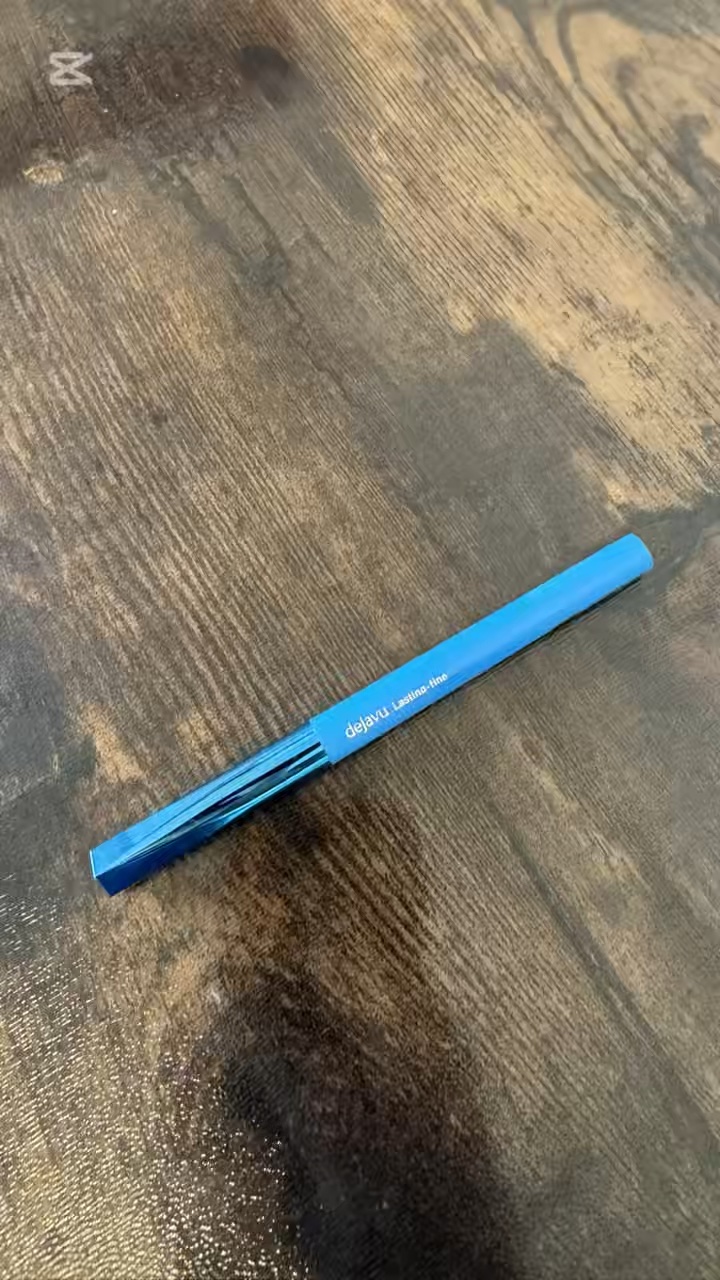 「密着アイライナー」極細クリームペンシル/デジャヴュ/ペンシルアイライナーの人気ショート動画