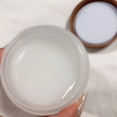 SKINFOOD ウォーターベリー ラップマスク(旧)のクチコミ「《SKINFOODの塗ったまま寝れる高保湿マスク》《美容液配合ジェルマスク💕🍓》


おはよう.....」（2枚目）