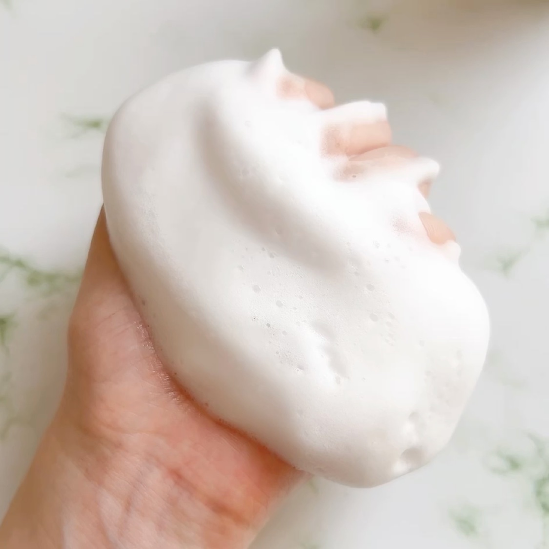 エナージングウッド ヘアシャンプー／ヘアトリートメント/REUNROM/市販シャンプーの動画クチコミ2つ目