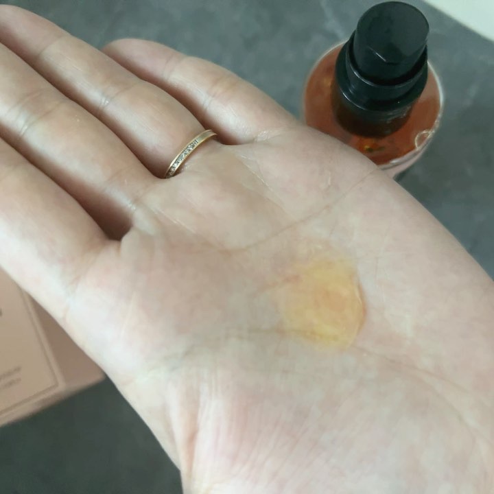 モモアルガンヘアエッセンス/ガランビュー/ヘアオイルの動画クチコミ2つ目