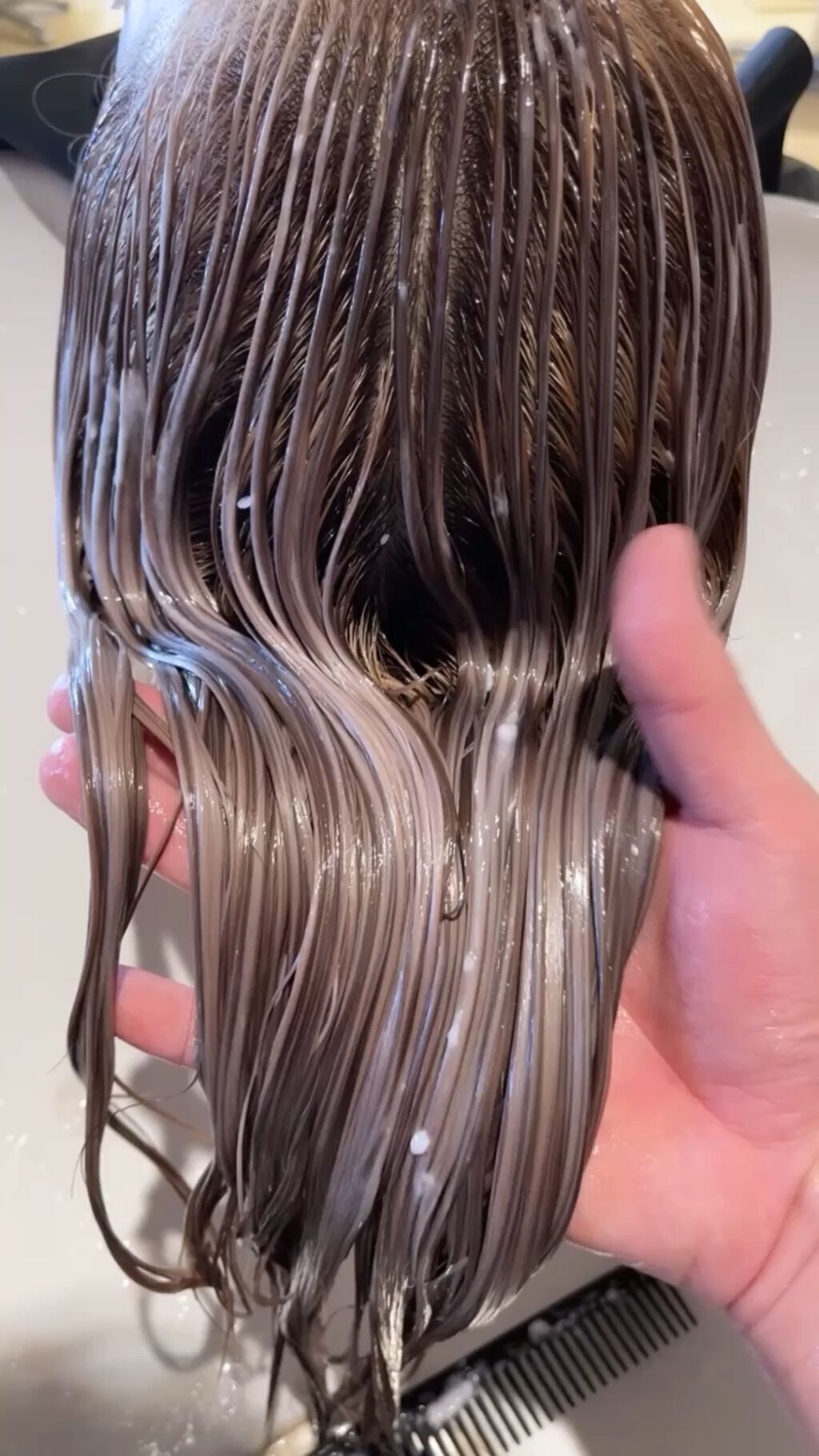 エルジューダブリーチケアセラム/ミルボン/ヘアオイルの人気ショート動画