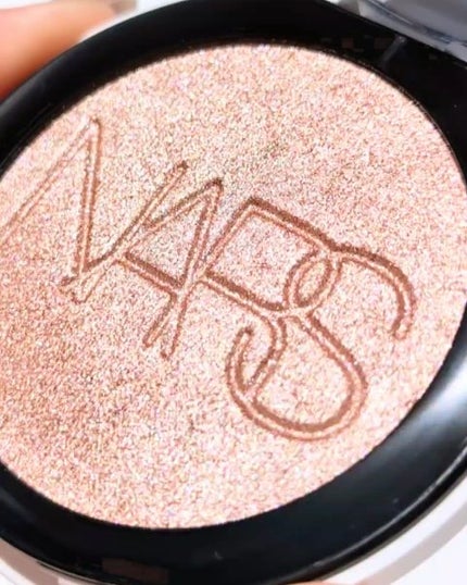 NARS ライトリフレクティング ルミナイジングパウダー/NARS/パウダーハイライトを使ったクチコミ(3枚目)