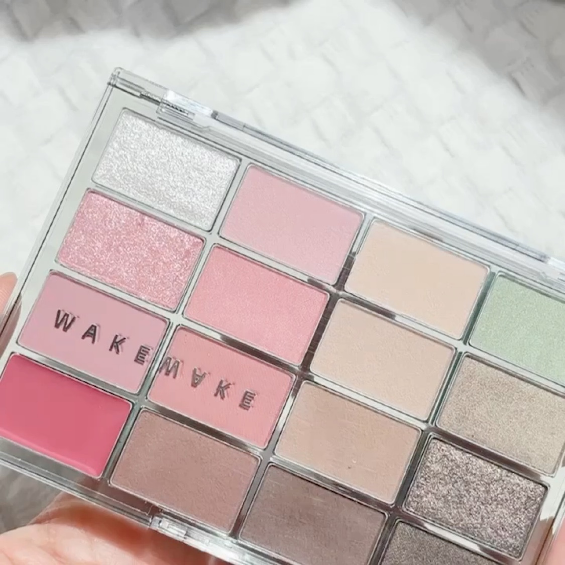 ソフトブラーリングアイパレット/wakemake/アイシャドウパレットを使ったクチコミ（2枚目）