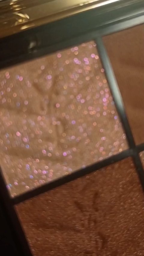 🎄クリスマスコスメ🎄🌟
2つ目に購入したのはこちら💁

◆YVES SAINT LAURENT BEAUTE
COUTURE MINI CLUTCH
025 GOLDEN LUST

イヴ・サンローランボーテ
クチュールミニクラッチ