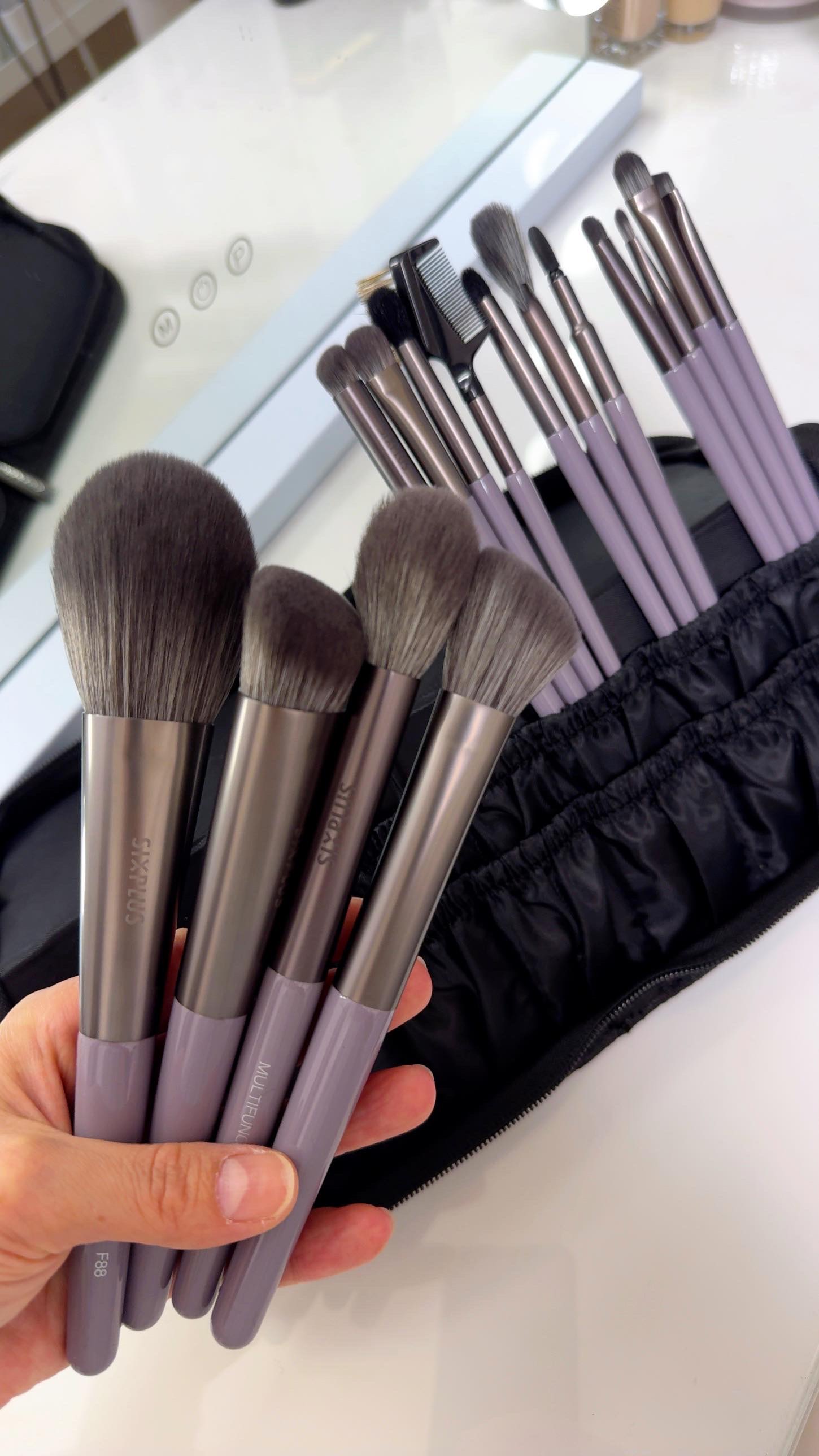 SIXPLUS  藤の花 シリーズ メイクブラシ15本セット/SIXPLUS/メイクブラシを使ったクチコミ（1枚目）