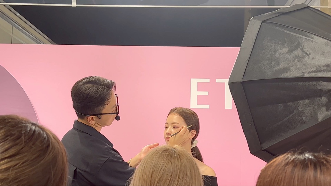 プレイカラーアイズミニ /ETUDE/アイシャドウパレットの動画クチコミ1つ目