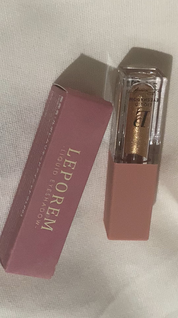 リキッドグリッターシャドウ 星河/LEPOREM/グリッターの動画クチコミ1つ目